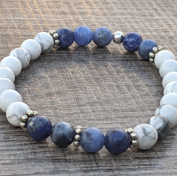 Gemstone Howelite & Sodalite Bracelet - Picture 3 of 6